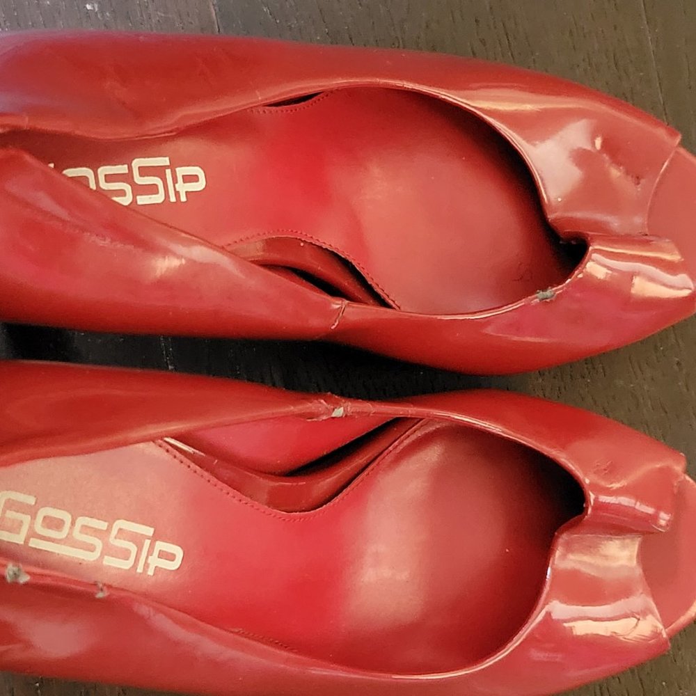 BUEATIFUL LEATHER RED SHOES (US 8)